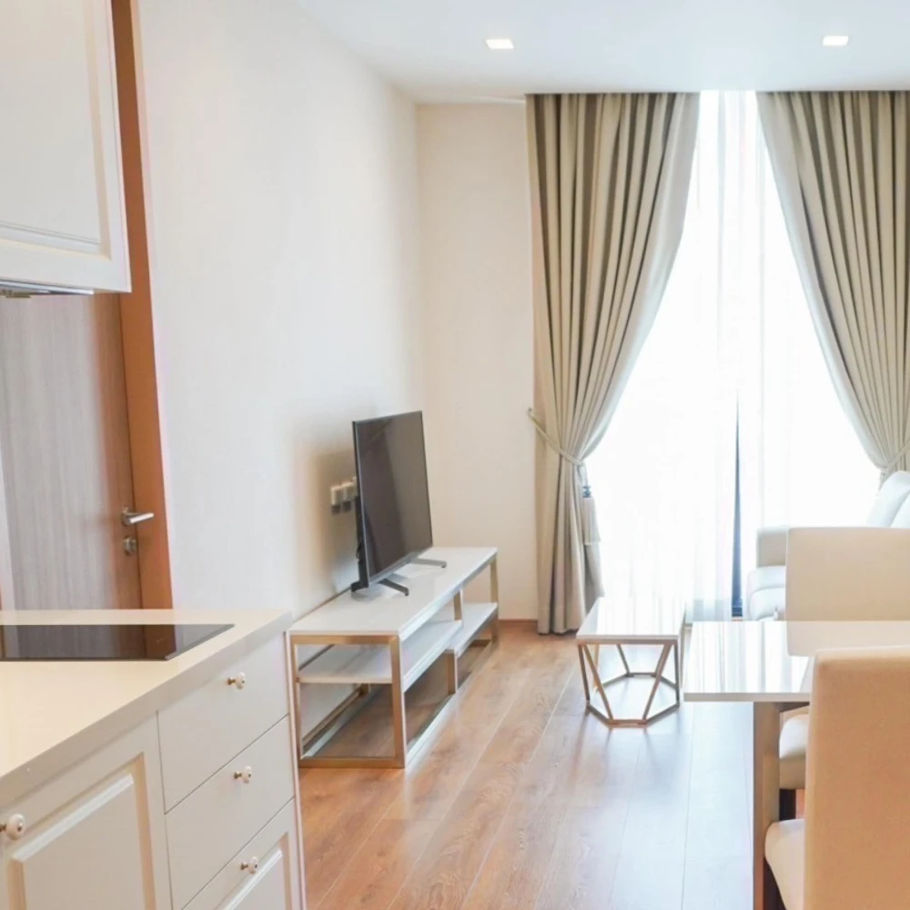 For sale: Noble Be Sukhumvit 33, garden view + city view, spacious room, has a good walk-in closet, must reserve like this.