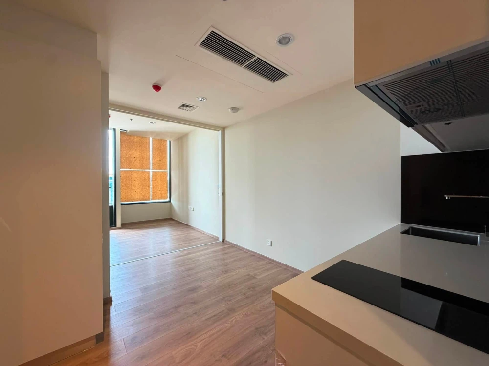Selling a 1-bedroom, 1-bathroom Noble Form Thonglor unit. Great location, convenient transportation. What are you waiting for?