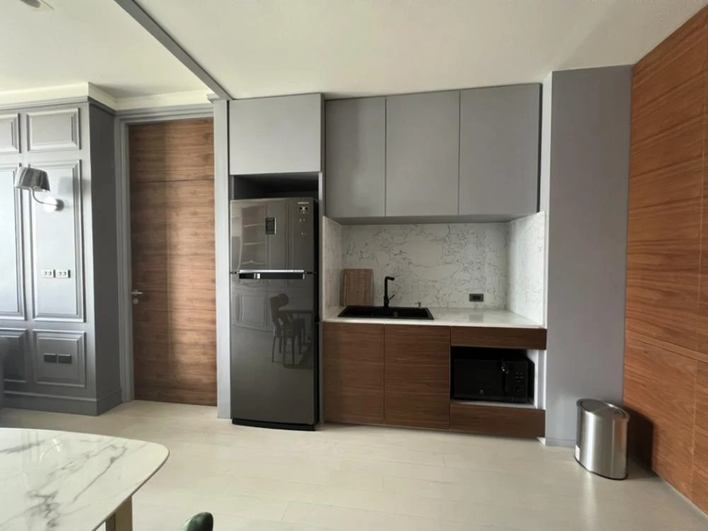 Selling Noble Ploenjit, 23rd floor. Spacious and comfortable unit, fully furnished. Book now!