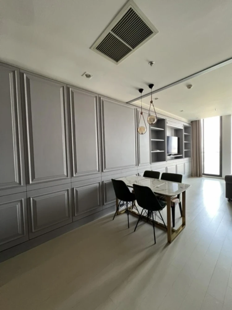 Selling Noble Ploenjit, 23rd floor. Spacious and comfortable unit, fully furnished. Book now!