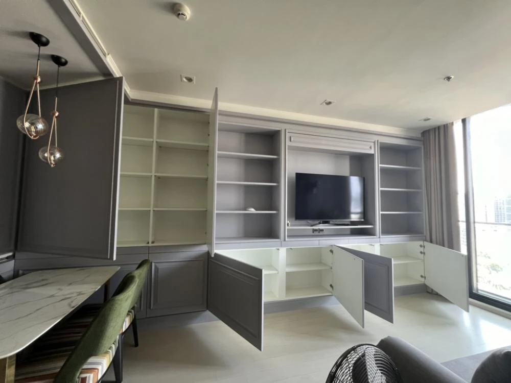 Selling Noble Ploenjit, 23rd floor. Spacious and comfortable unit, fully furnished. Book now!