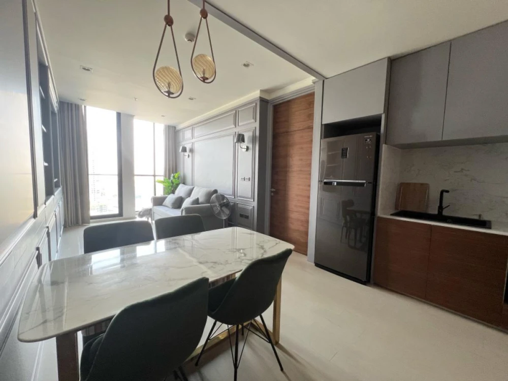 Selling Noble Ploenjit, 23rd floor. Spacious and comfortable unit, fully furnished. Book now!