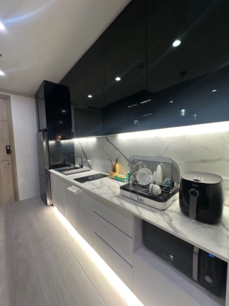 For sale: Noble Ploenjit, 24th floor, spacious room, airy, comfortable, fully furnished, reserve now, don't miss out.