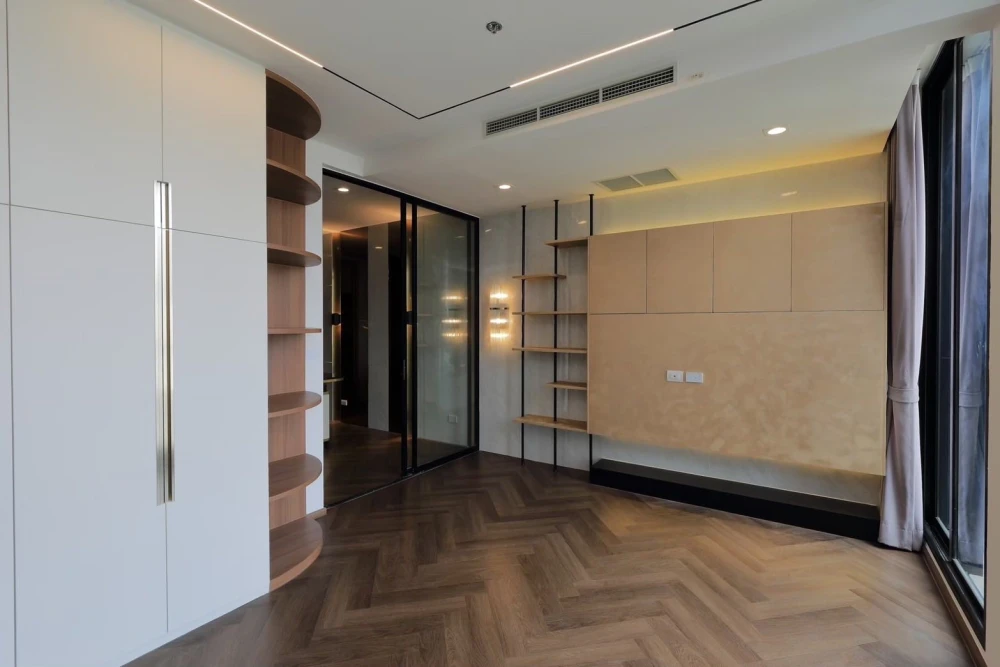 For sale rent: Noble Ploenjit, 26th floor, city view, beautiful room, nice to live in, interested in owning, hurry and reserve now, urgent!