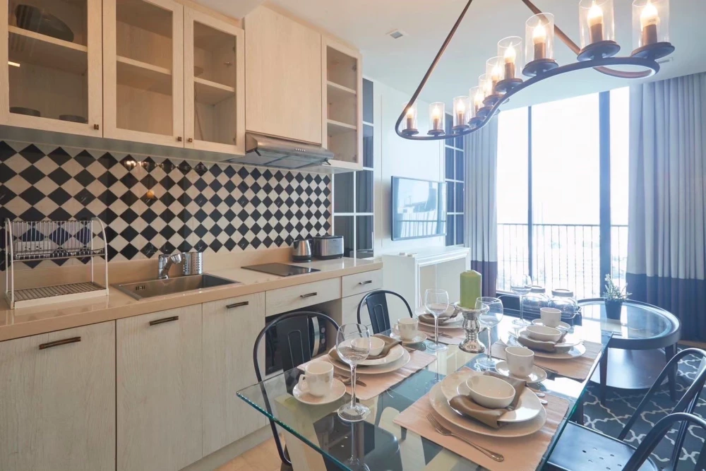 For sale: NOBLE REFINE, 10th floor room, built-in decoration, looks good and stylish, Fully Furnished, ready to move in.