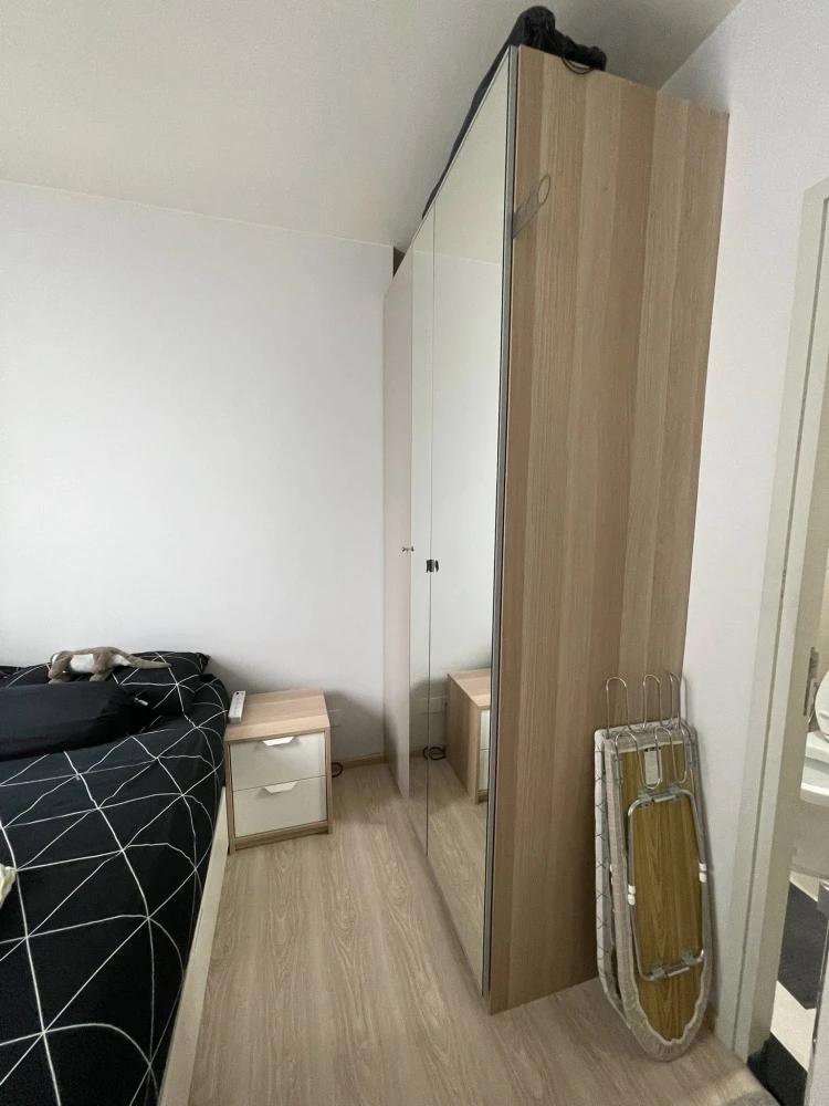 Selling Noble Revolve Ratchada, a lovely high-floor unit fully furnished. Just bring your belongings and move in!