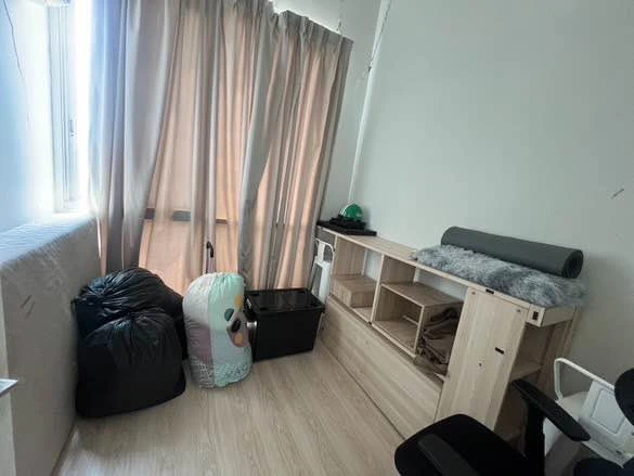 For sale: Noble revolve ratchada, corner room, very private, 4 meter high ceiling, airy and not cramped. You will regret it if you miss it.