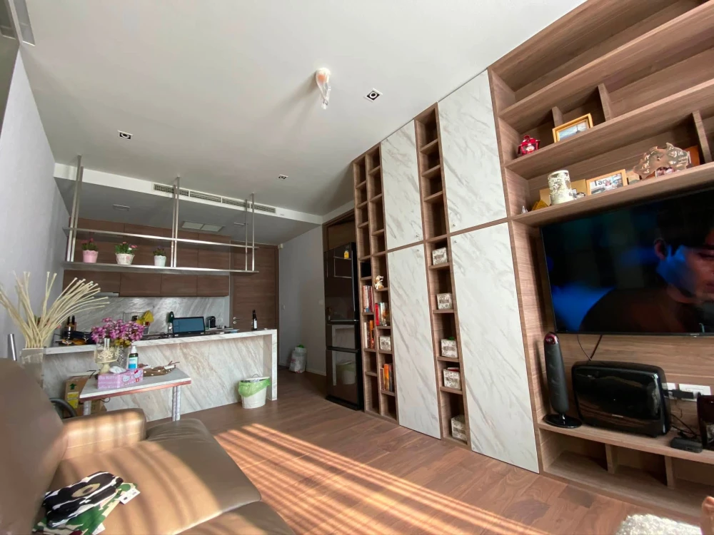 For sale: Noble Ploenchit, 1 bedroom, extra large size, luxurious modern built-in furnishings, ready to move in!