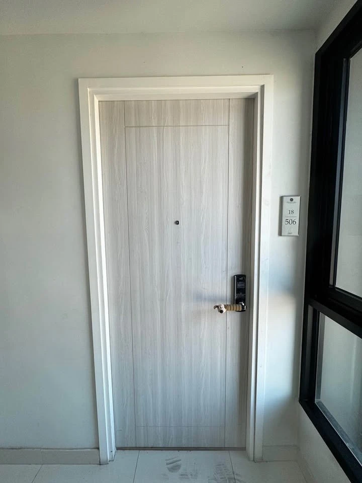 Selling a 1 Bed Plus corner unit in Notting Hill Leamchabang, located in the right building at the front of the condo, with a view of Kasetsart Univer