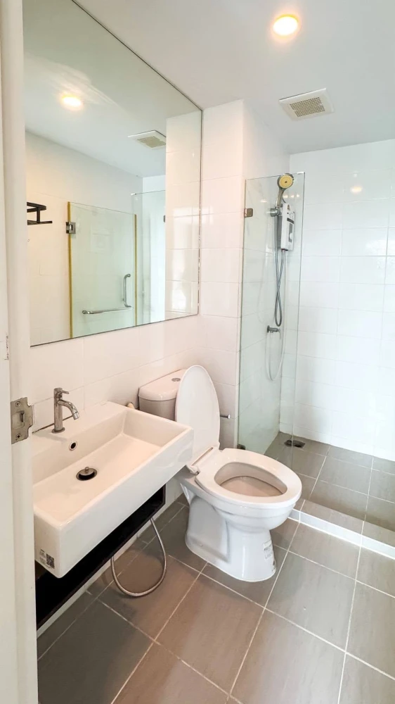 Notting Hill Sukhumvit 105 for sale, next to BTS Bearing. Fully furnished with complete functions. Excellent value! Book now!