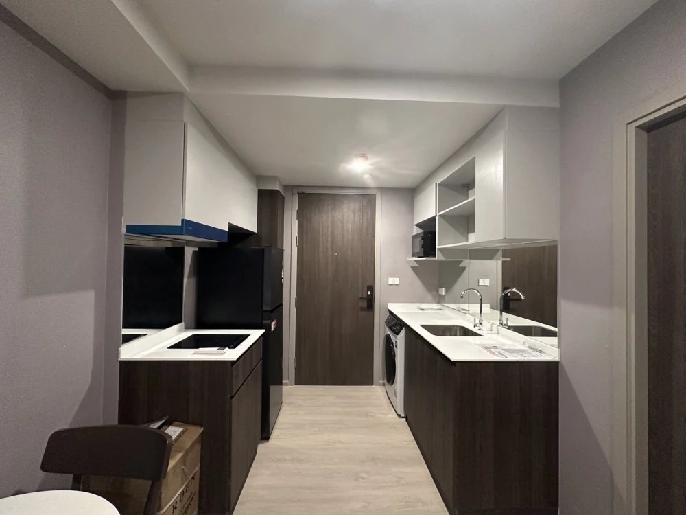 For sale: Nue Cross Khu Khot Station, spacious room, fully furnished. With a good deal like this, what are you waiting for?