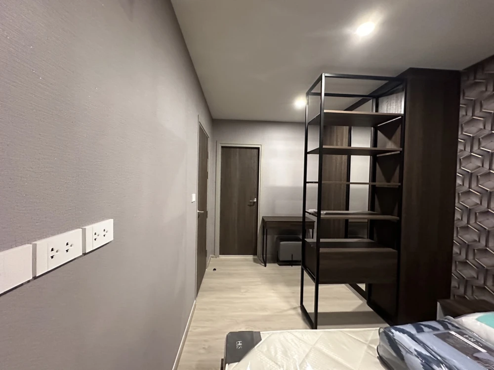 For sale: Nue Cross Khu Khot Station, spacious room, fully furnished. With a good deal like this, what are you waiting for?
