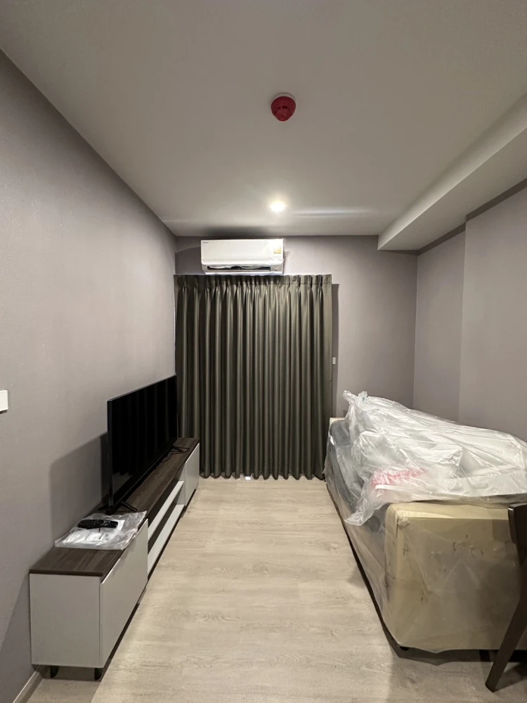 For sale: Nue Cross Khu Khot Station, spacious room, fully furnished. With a good deal like this, what are you waiting for?
