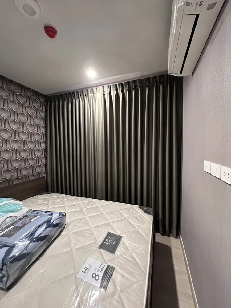 For sale: Nue Cross Khu Khot Station, spacious room, fully furnished. With a good deal like this, what are you waiting for?