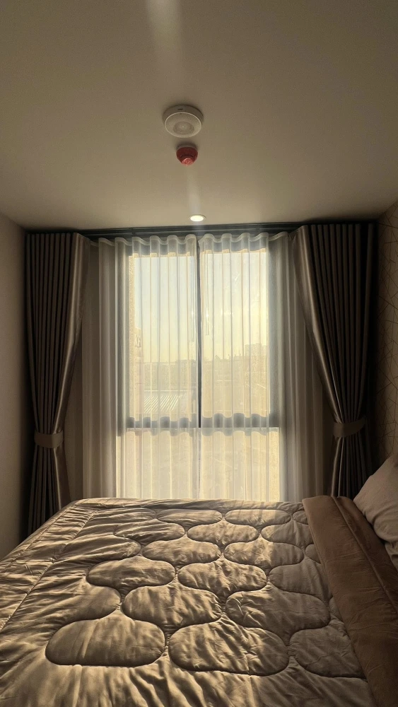 Selling a nice, low-floor unit at Nue Cross Khu Khot Station. Just bring your belongings and move in! Book now before it's too late!