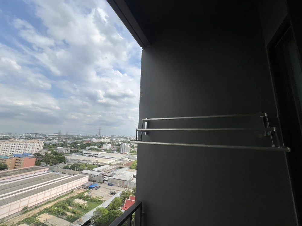 Selling Nue Noble Chaengwattana, beautifully decorated Muji-style unit, great location, stunning unblocked view. You'll regret missing out!