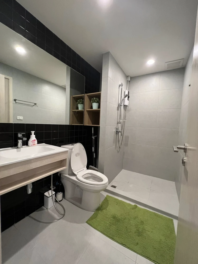 Selling Nue Noble Chaengwattana, beautifully decorated Muji-style unit, great location, stunning unblocked view. You'll regret missing out!