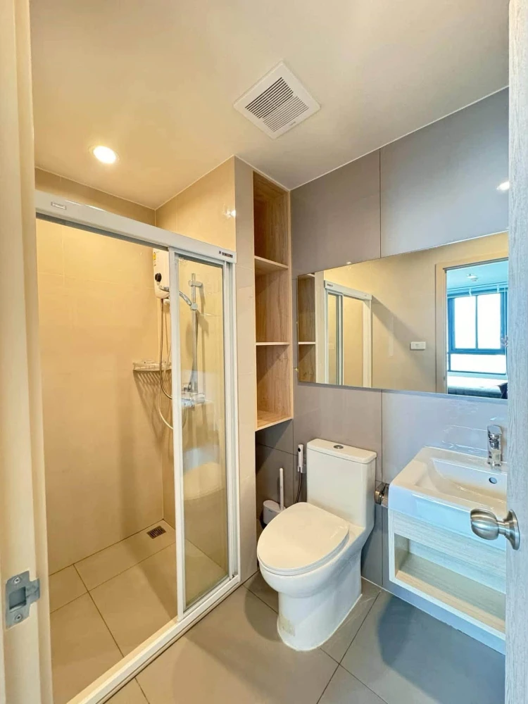 For Sale: NUE Noble Ngamwongwan. Move-in ready unit with full facilities. Great price—book now, don't miss out!