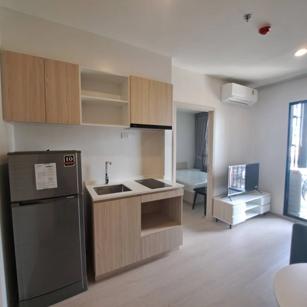 For sale: NUE Noble Ratchada-Ladprao, 15th floor, south side, swimming pool view, fully furnished, ready to move in, reserve now, urgently.