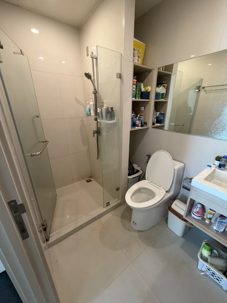 Selling Nue Noble Ratchada-Ladprao. Beautifully designed unit with clearly separated rooms, 22nd floor, North facing, great view, bright and airy. Don