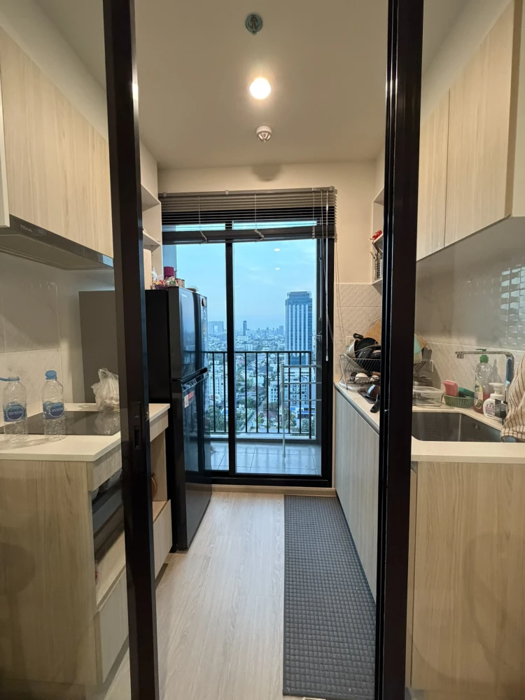 Selling Nue Noble Ratchada-Ladprao. Beautifully designed unit with clearly separated rooms, 22nd floor, North facing, great view, bright and airy. Don