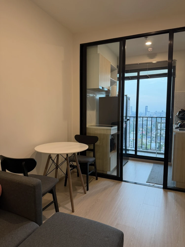Selling Nue Noble Ratchada-Ladprao. Beautifully designed unit with clearly separated rooms, 22nd floor, North facing, great view, bright and airy. Don
