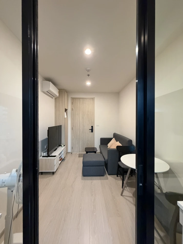 Selling Nue Noble Ratchada-Ladprao. Beautifully designed unit with clearly separated rooms, 22nd floor, North facing, great view, bright and airy. Don