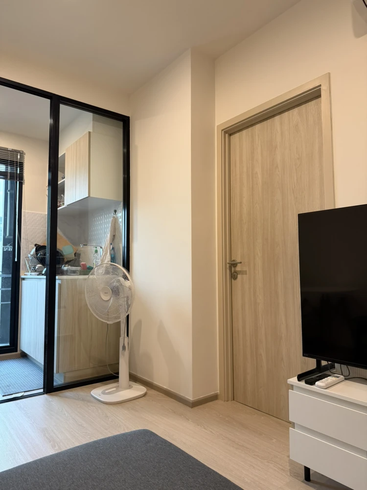 Selling Nue Noble Ratchada-Ladprao. Beautifully designed unit with clearly separated rooms, 22nd floor, North facing, great view, bright and airy. Don