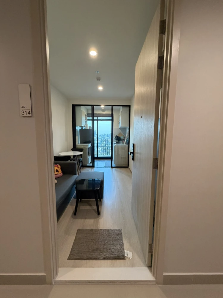 Selling Nue Noble Ratchada-Ladprao. Beautifully designed unit with clearly separated rooms, 22nd floor, North facing, great view, bright and airy. Don