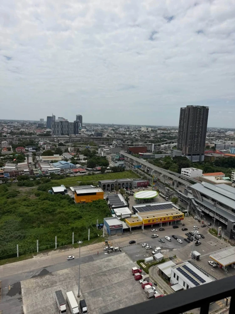 For Sale: Nue Noble Chaengwattana. Unit located near the elevator on the 26th floor, offering high-rise views. Features built-in furnishings and is re