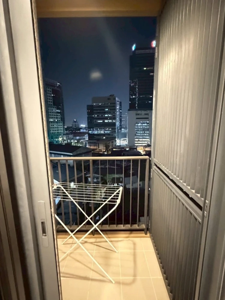 Selling Oka Haus Sukhumvit 36, 1 bedroom, 1 bathroom. Spacious room with ample usable space, fully furnished. Book now!
