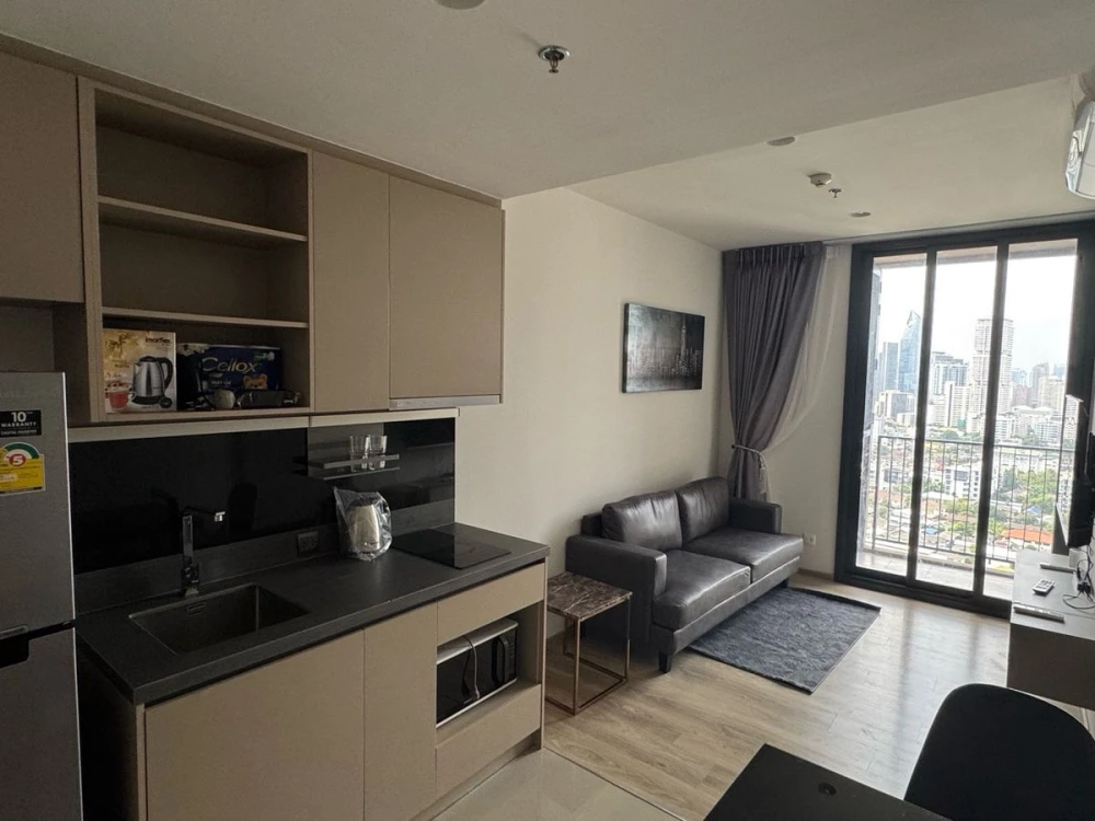 For sale: Oka Haus Sukhumvit 36, 25th floor, fully furnished room. Reserve now, don't miss out!