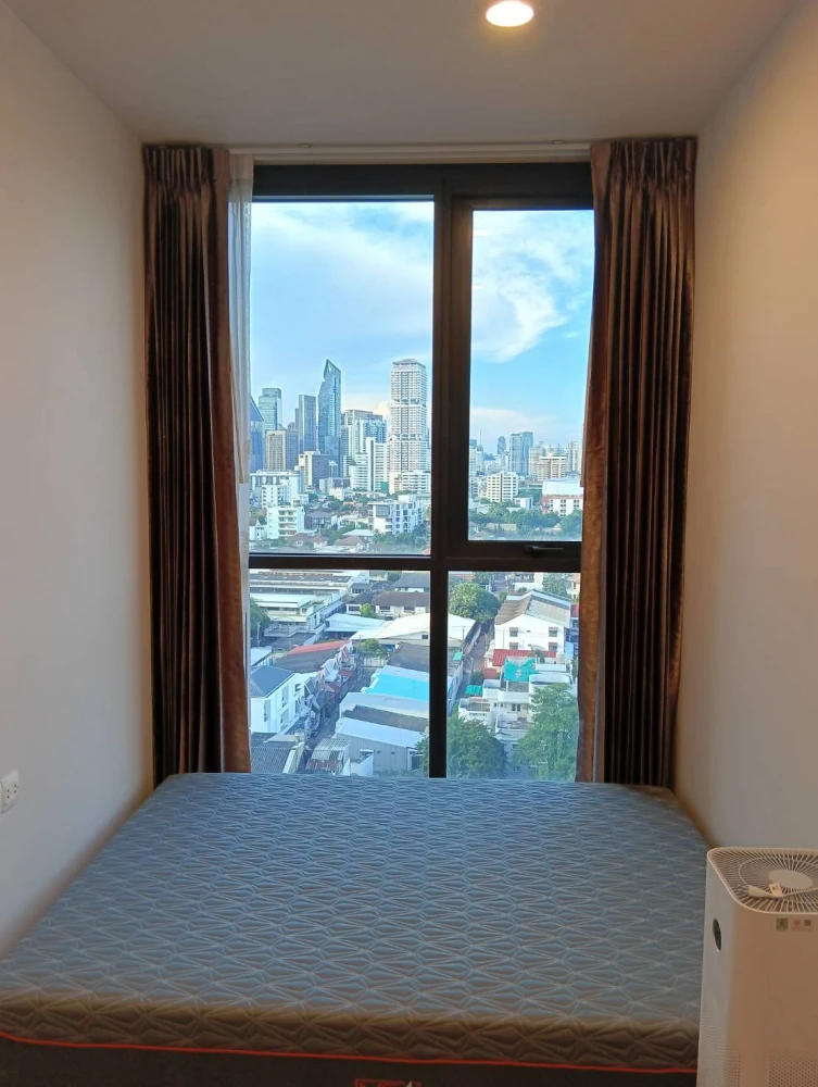 Selling Oka Haus Sukhumvit 36. Spacious rooms with ample usable space and high-quality built-in furniture. Book now!