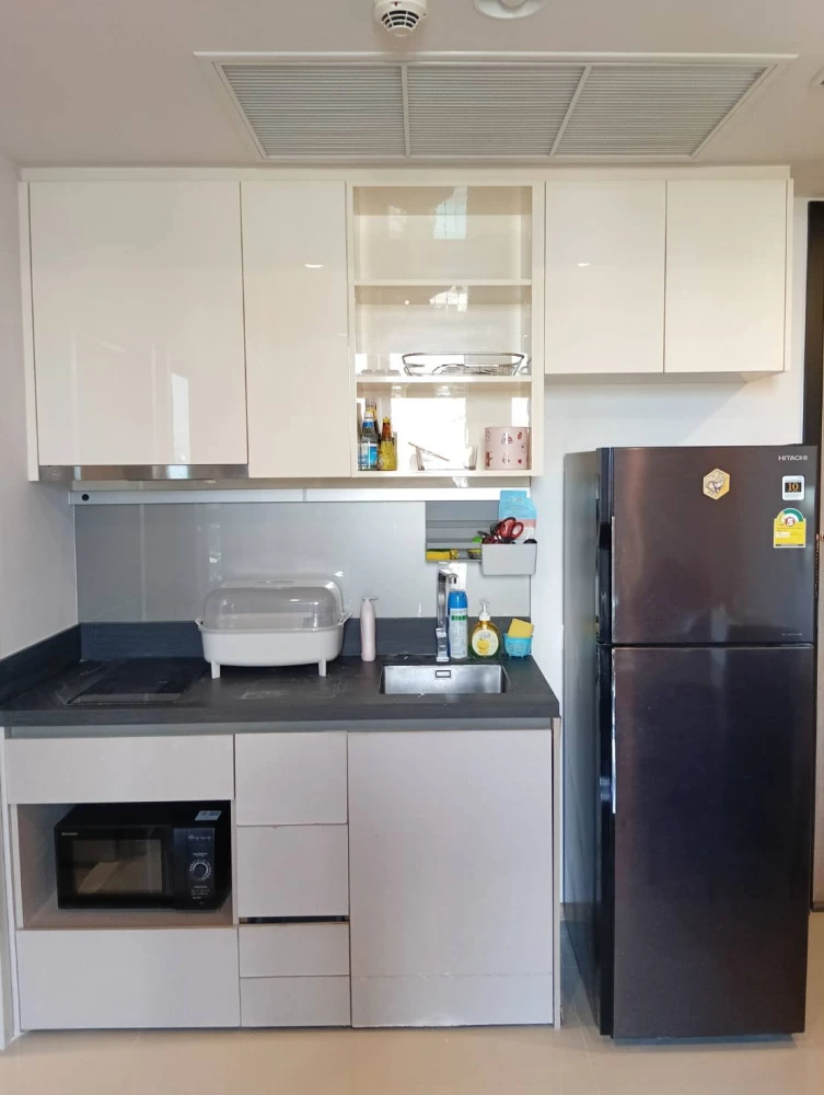 Selling Oka Haus Sukhumvit 36. Spacious rooms with ample usable space and high-quality built-in furniture. Book now!