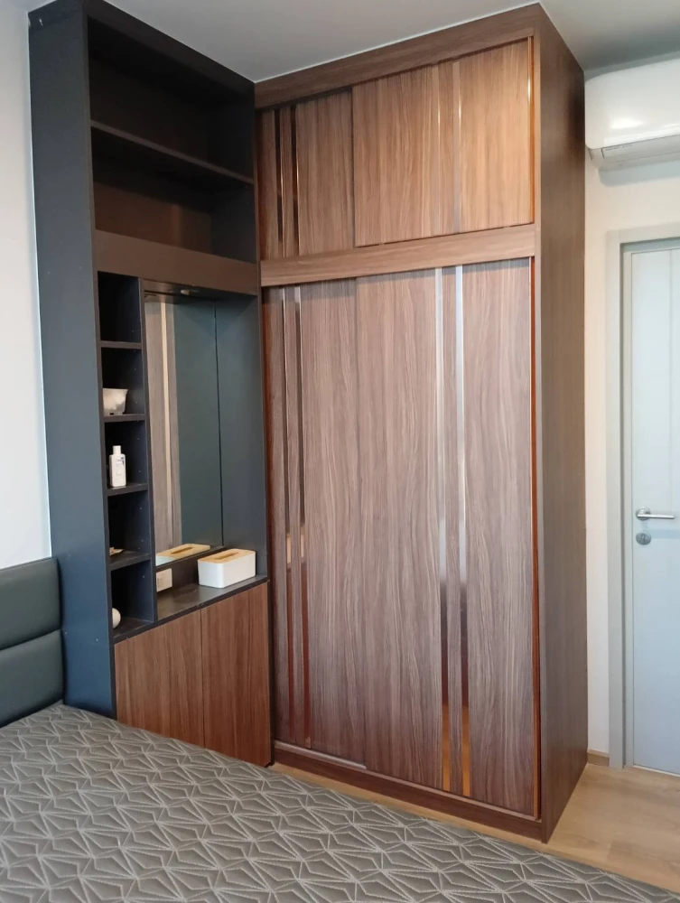 Selling Oka Haus Sukhumvit 36. Spacious rooms with ample usable space and high-quality built-in furniture. Book now!