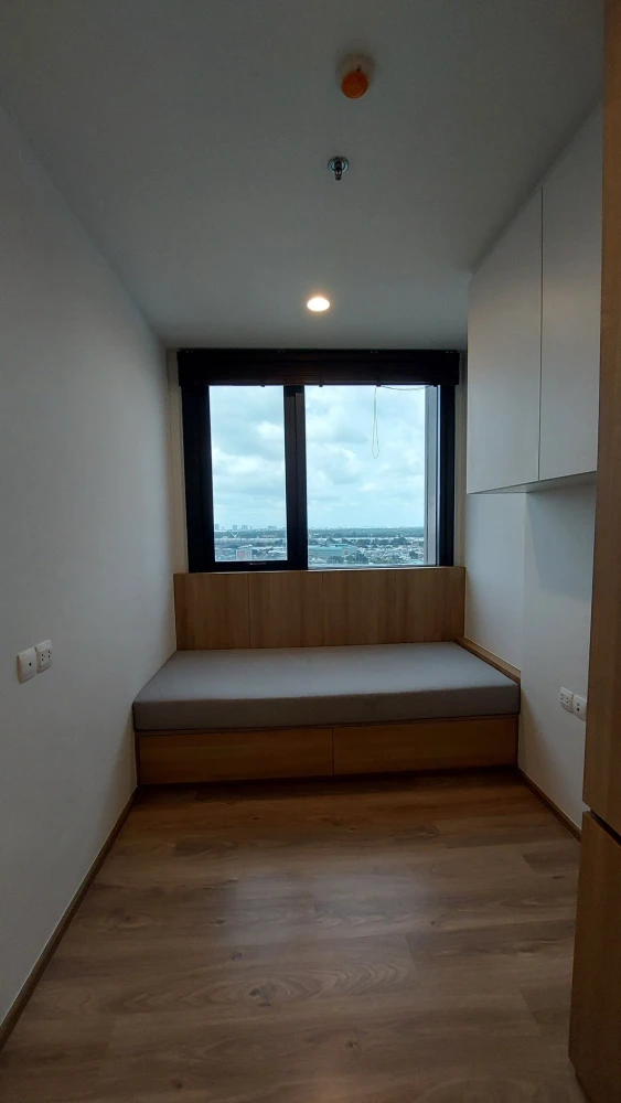 For sale: OKA Haus Sukhumvit 36, 16th floor, corner building, river view, quiet, with excellent built-in furniture. Don't miss out!