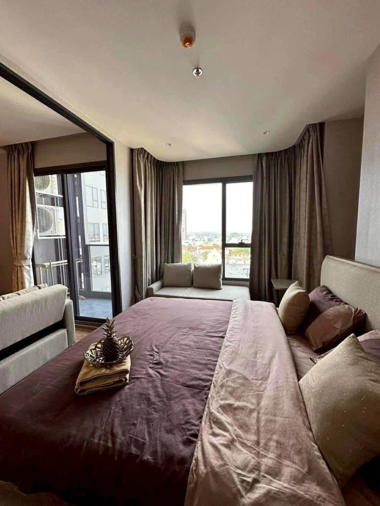 Selling Once Pattaya 1-bedroom, 1-bathroom unit. Fully furnished with beautiful city views. Book now!