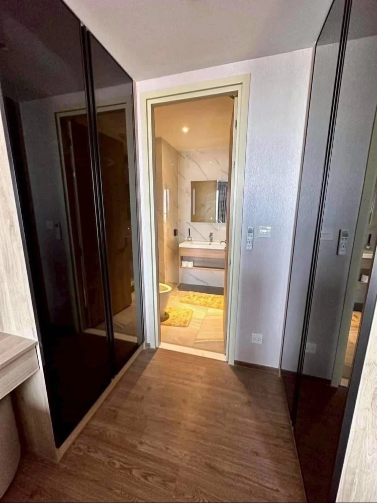 Selling Once Pattaya 1-bedroom, 1-bathroom unit. Fully furnished with beautiful city views. Book now!