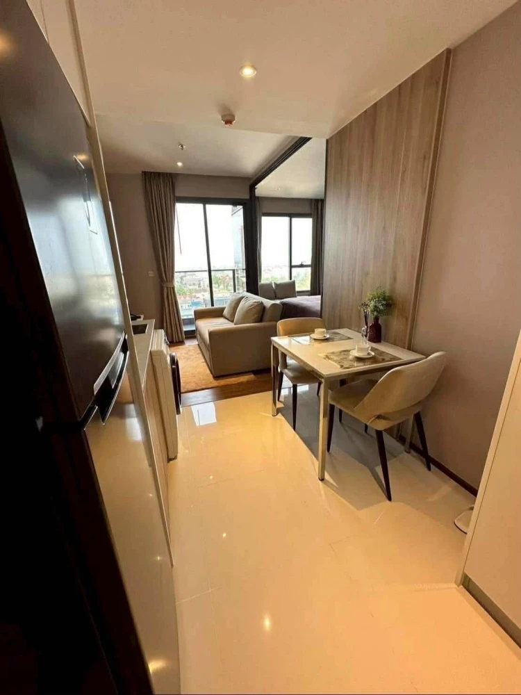 Selling Once Pattaya 1-bedroom, 1-bathroom unit. Fully furnished with beautiful city views. Book now!