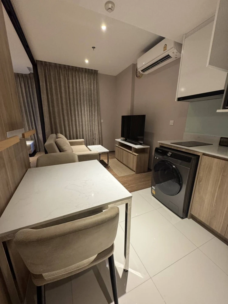 Once Pattaya, a luxury condo in the heart of North Pattaya, is for sale. Enjoy stunning sea views at the best price. Luxurious and sophisticated, it c