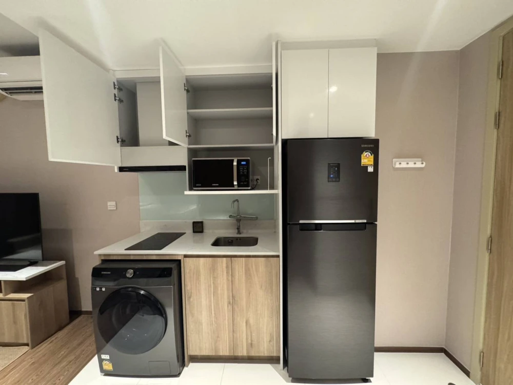 Once Pattaya, a luxury condo in the heart of North Pattaya, is for sale. Enjoy stunning sea views at the best price. Luxurious and sophisticated, it c