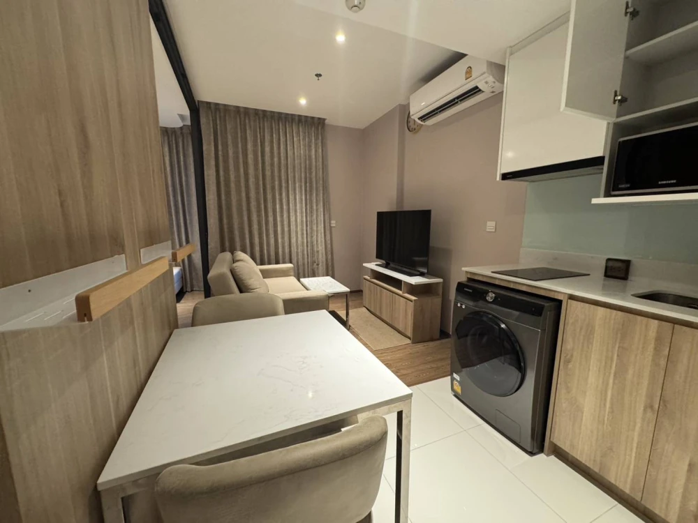 Once Pattaya, a luxury condo in the heart of North Pattaya, is for sale. Enjoy stunning sea views at the best price. Luxurious and sophisticated, it c