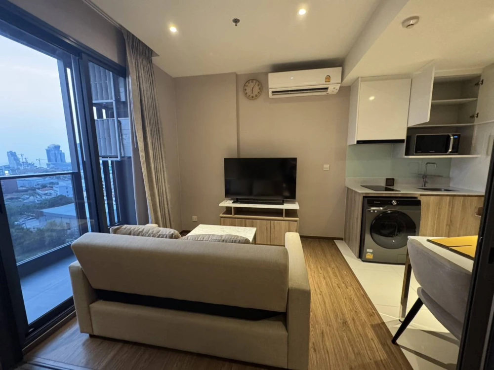 Once Pattaya, a luxury condo in the heart of North Pattaya, is for sale. Enjoy stunning sea views at the best price. Luxurious and sophisticated, it c