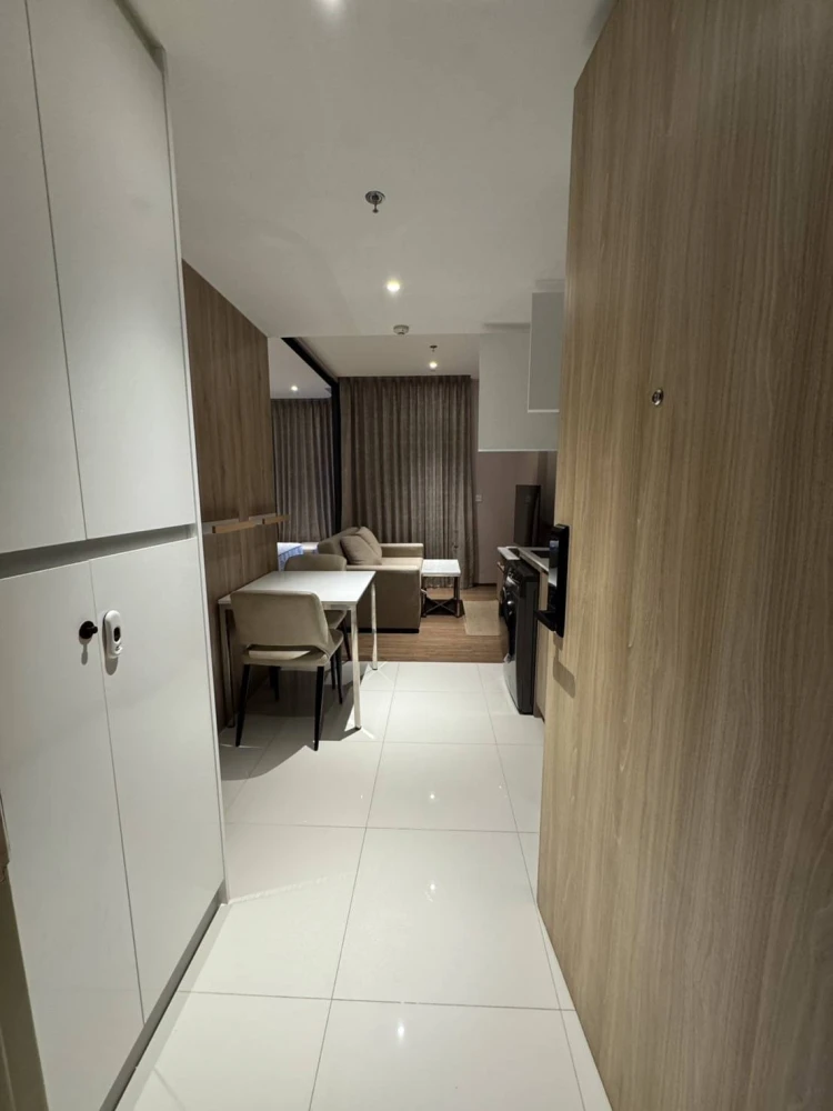Once Pattaya, a luxury condo in the heart of North Pattaya, is for sale. Enjoy stunning sea views at the best price. Luxurious and sophisticated, it c