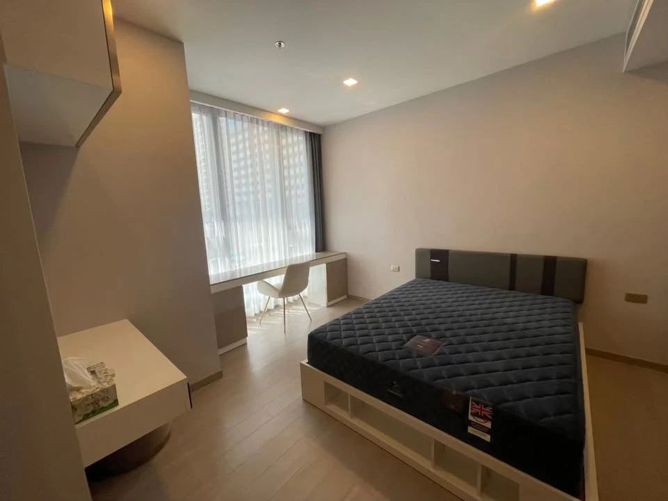 Selling a One 9 Five Asoke-Rama 9 condo unit. It's a great place to live, fully furnished and equipped with appliances. Just bring your personal belon
