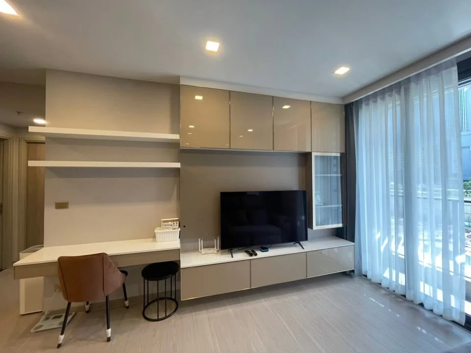 Selling a One 9 Five Asoke-Rama 9 condo unit. It's a great place to live, fully furnished and equipped with appliances. Just bring your personal belon