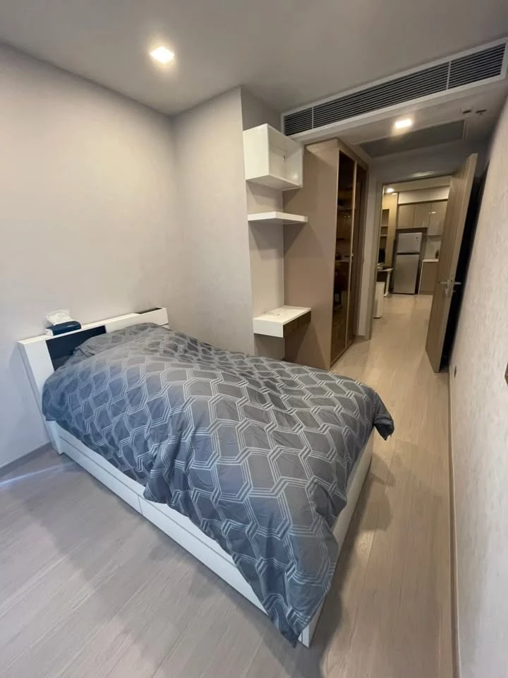 Selling a One 9 Five Asoke-Rama 9 condo unit. It's a great place to live, fully furnished and equipped with appliances. Just bring your personal belon