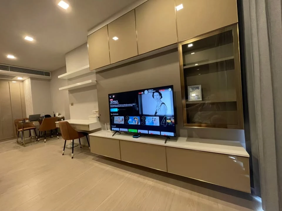 Selling a One 9 Five Asoke-Rama 9 condo unit. It's a great place to live, fully furnished and equipped with appliances. Just bring your personal belon