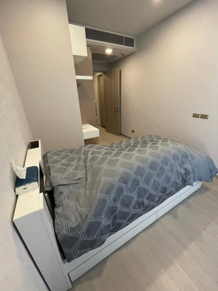 Selling a One 9 Five Asoke-Rama 9 condo unit. It's a great place to live, fully furnished and equipped with appliances. Just bring your personal belon