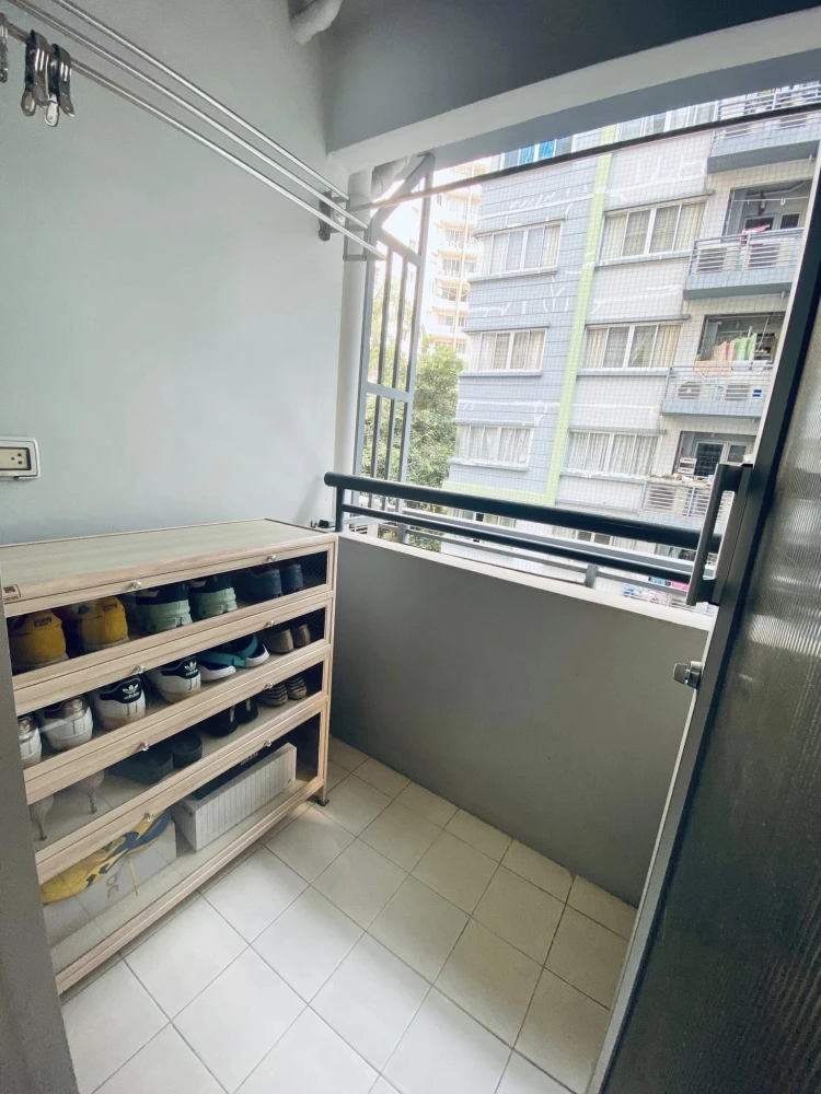 Selling ready-to-move-in, spacious units at One X Sathorn-Narathiwat, complete with balconies. Book now and don't miss out!!!